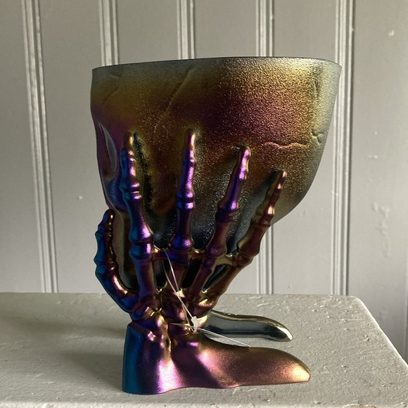 NWT Purple Blue Iridescent Oil Slick Skull 💀 in Hands Snack or Candy Bowl Decor - Picture 7 of 17